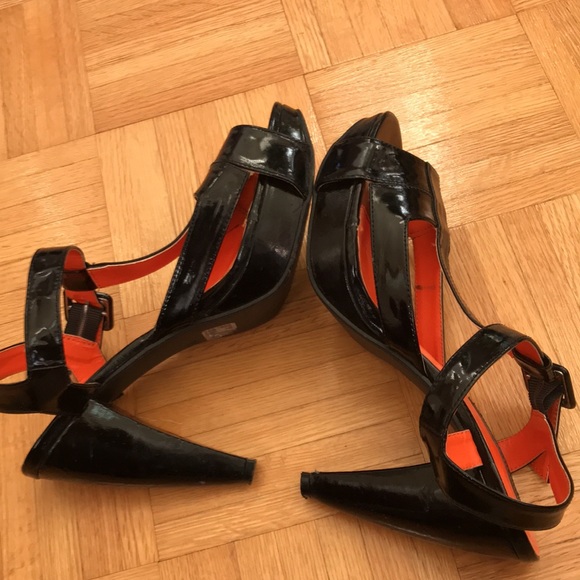 TWENTY ONE WOMANS HEELS. SIZE 9 - Picture 6 of 6